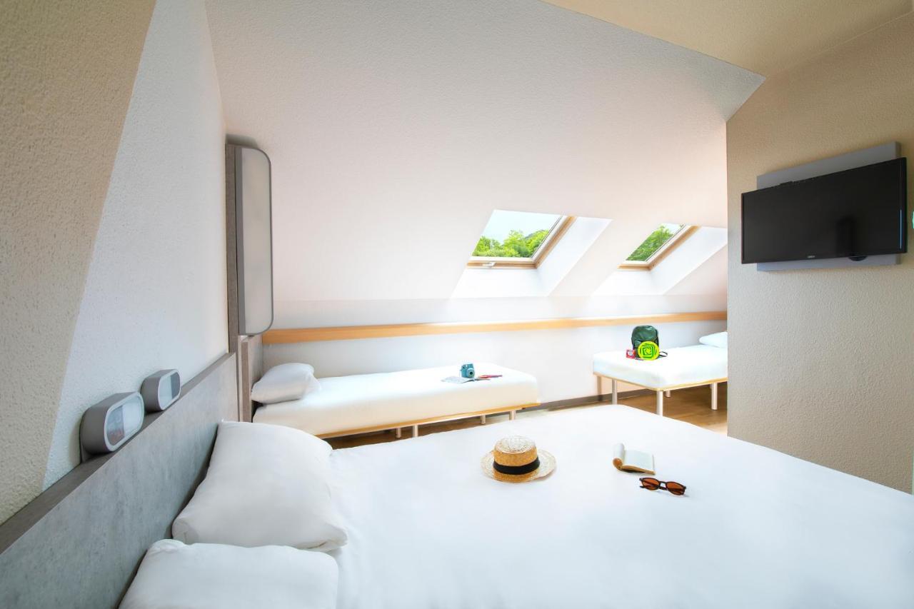 Ibis Budget Grenoble Voreppe Buitenkant foto