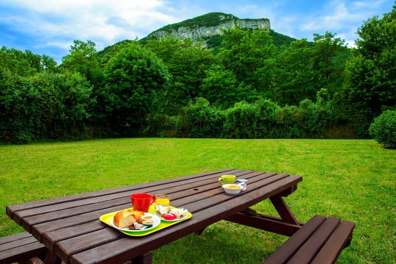 Ibis Budget Grenoble Voreppe Buitenkant foto