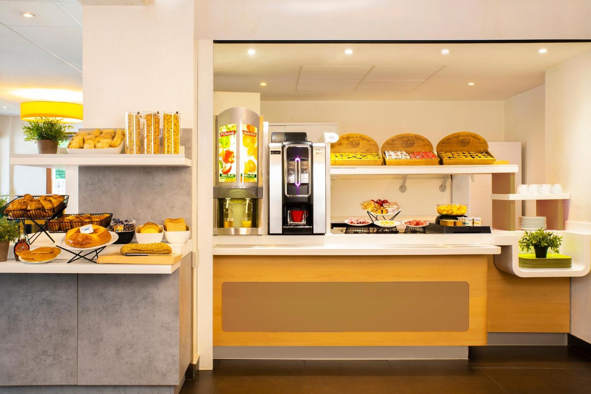Ibis Budget Grenoble Voreppe Buitenkant foto