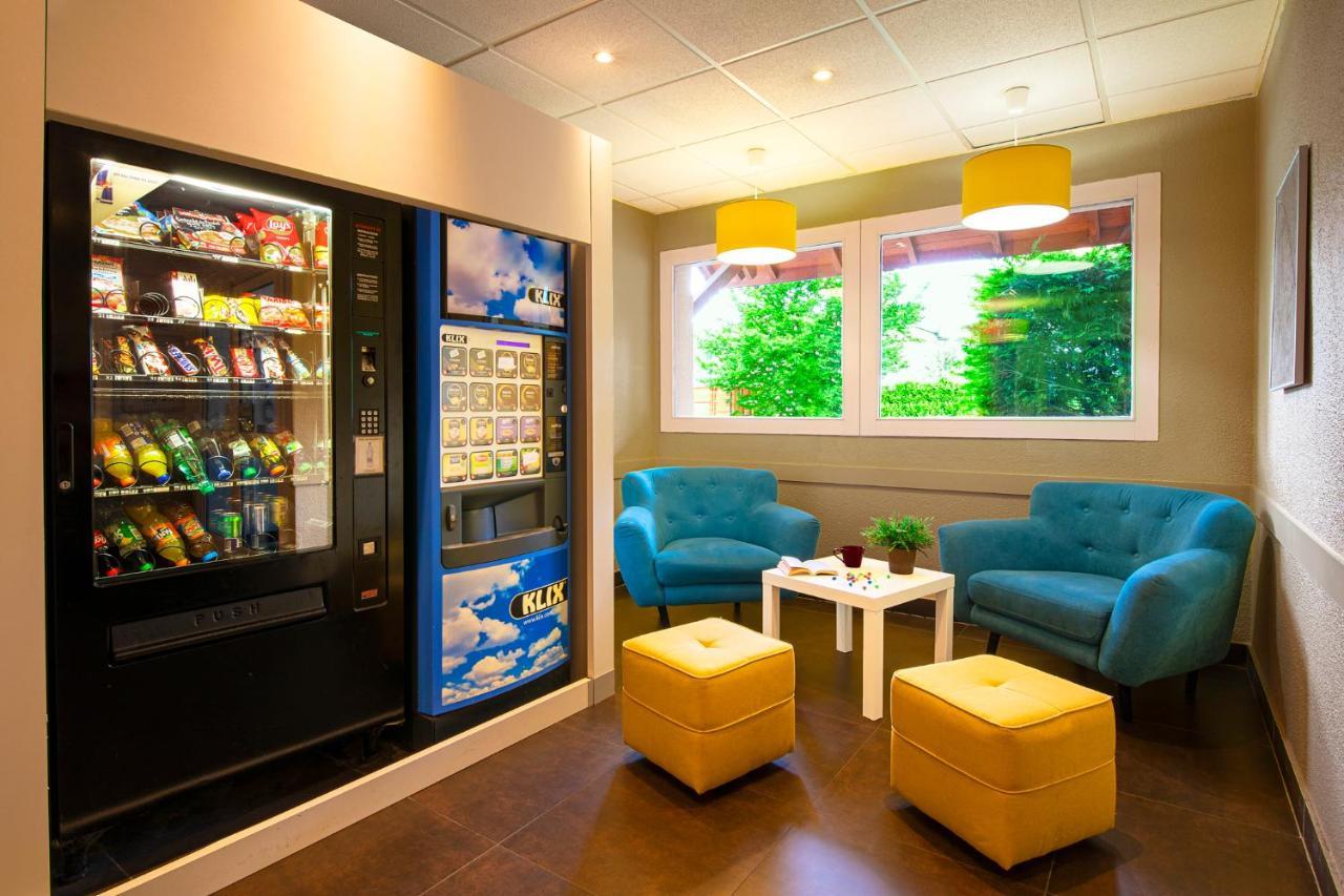 Ibis Budget Grenoble Voreppe Buitenkant foto