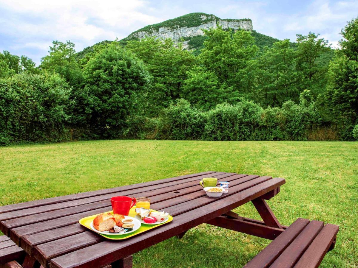 Ibis Budget Grenoble Voreppe Buitenkant foto