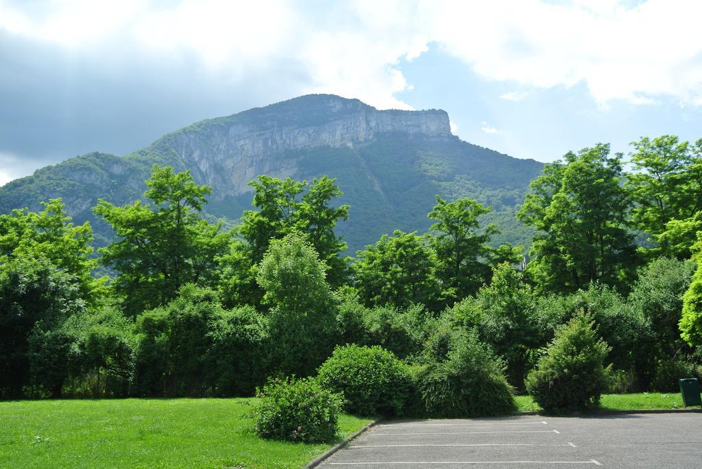 Ibis Budget Grenoble Voreppe Buitenkant foto