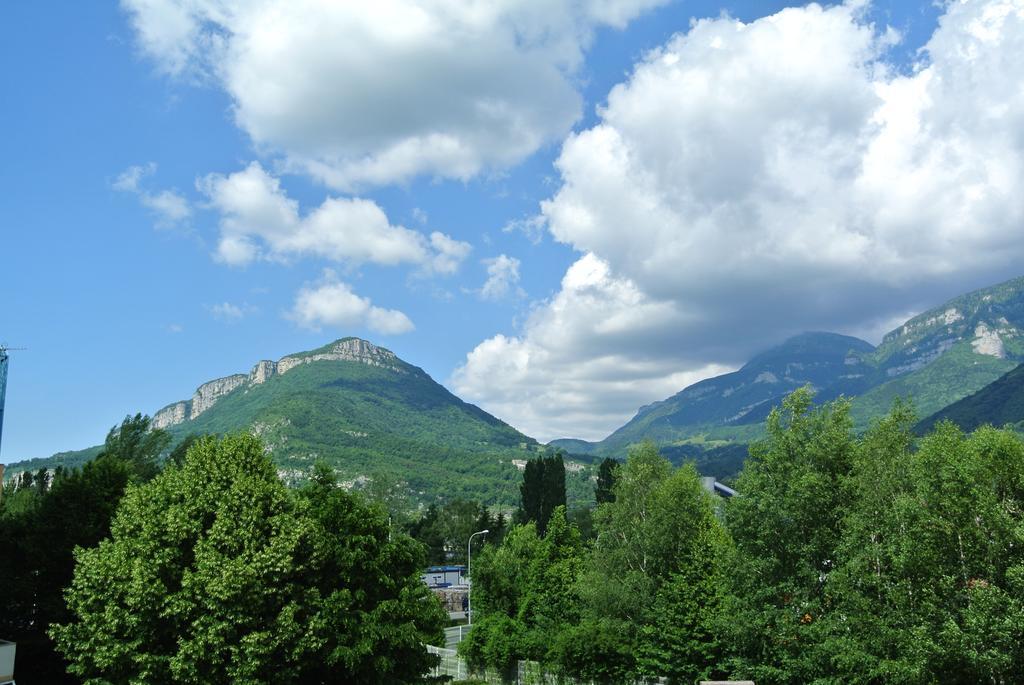 Ibis Budget Grenoble Voreppe Buitenkant foto